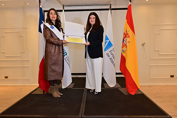 Entrega de títulos en Chile 